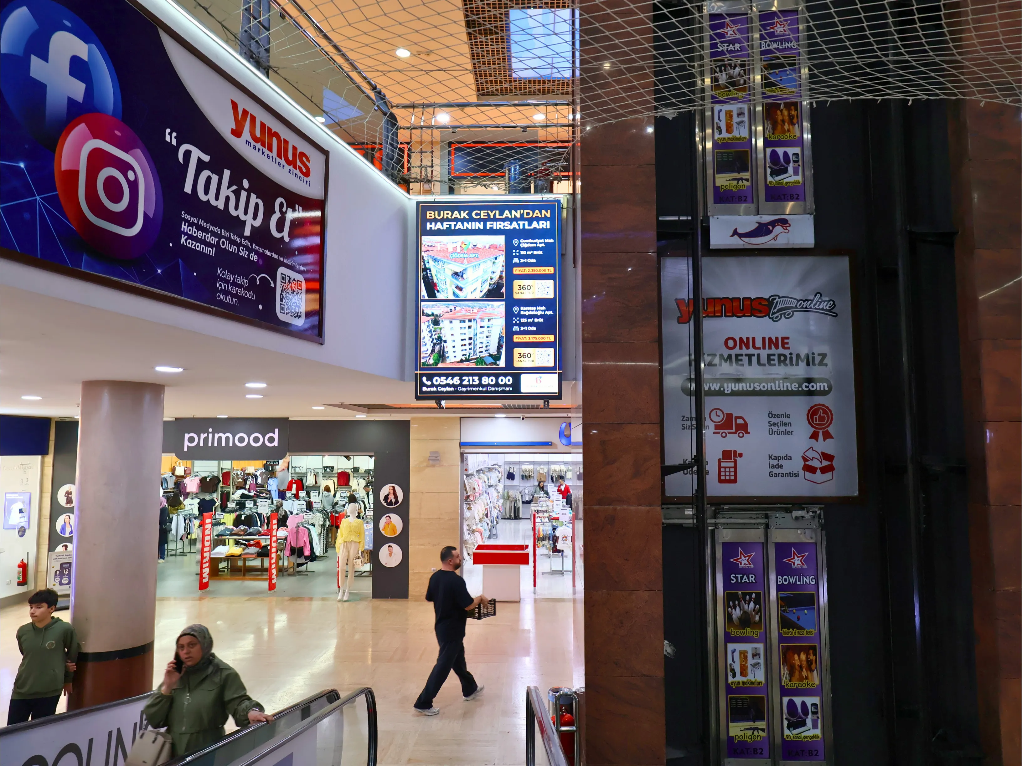 Yürüyen merdiven karşısı tanıtım noktası