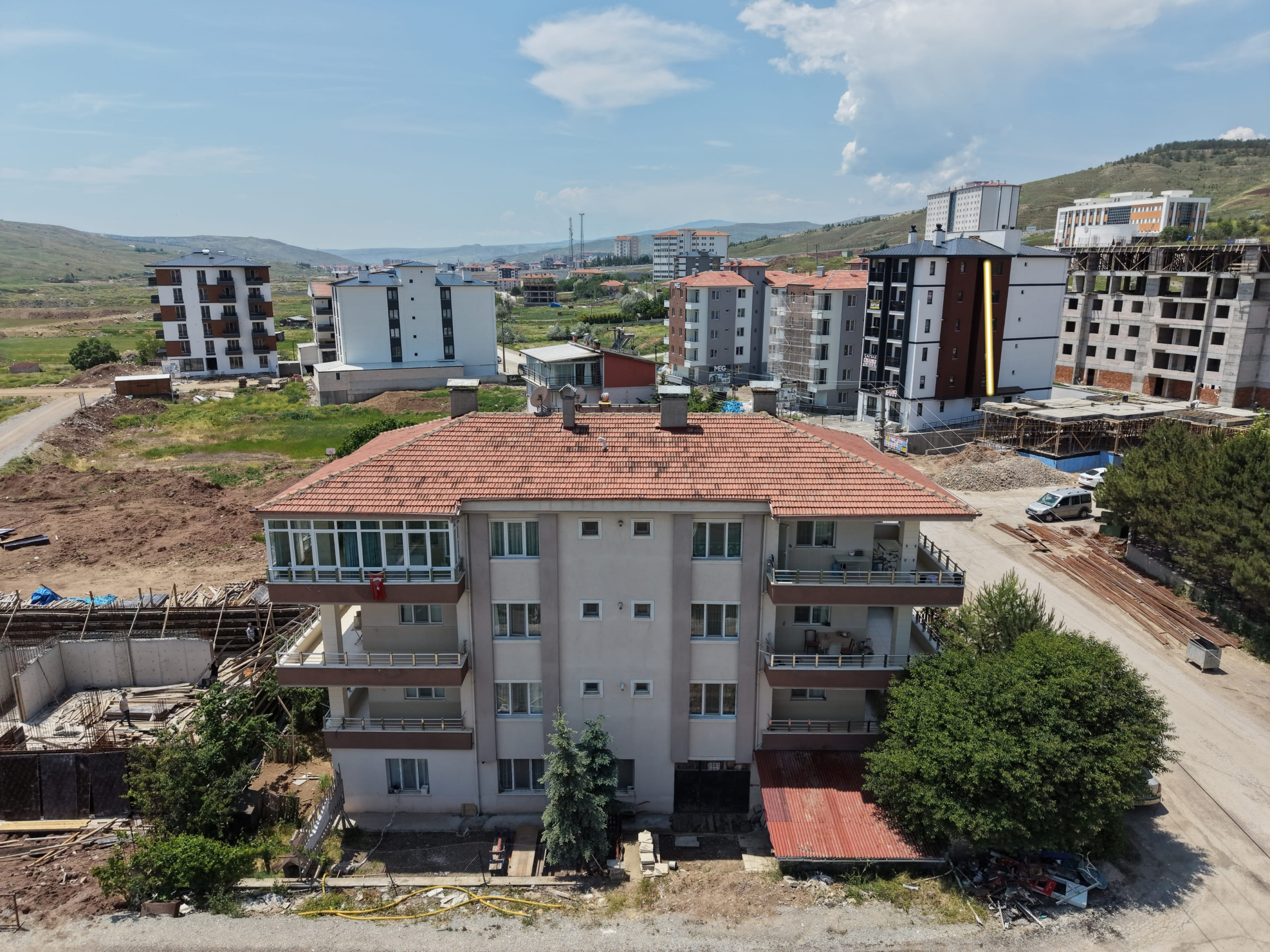 23-yaprakli-bulvari-bina-asansor Yüksek Kira Getirili | Çok Ferah | Doğa Manzaralı | Satılık 4+1 Daire